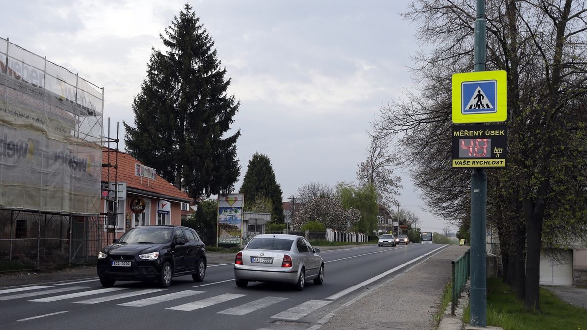 Frekventovaná silnice v Olbramovicích na snímku z roku 2014