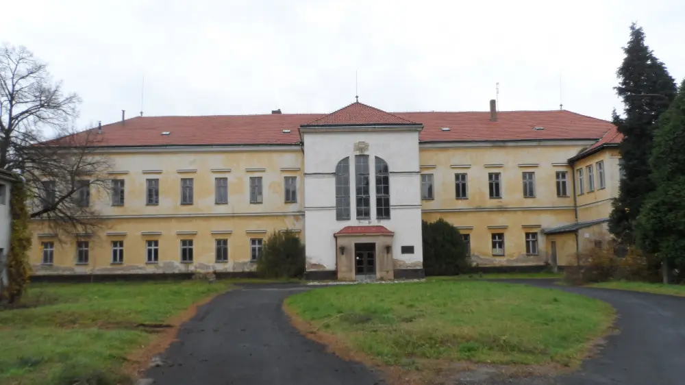 Zamek Po Heydrichovi V Panenskych Brezanech Vydrazili Za 38