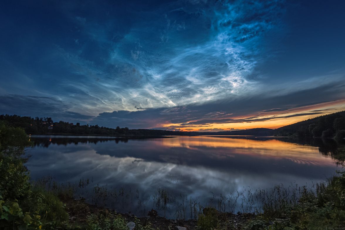Noční svítící oblaka nad Sečskou přehradou, pátek 21. června