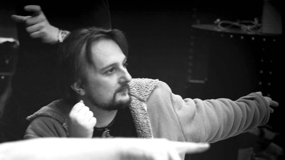 Ivan Acher při zkoušce na Utrpení knížete Sternenhocha v Divadle Komedie, kde pracoval na zvuku a projekcích
