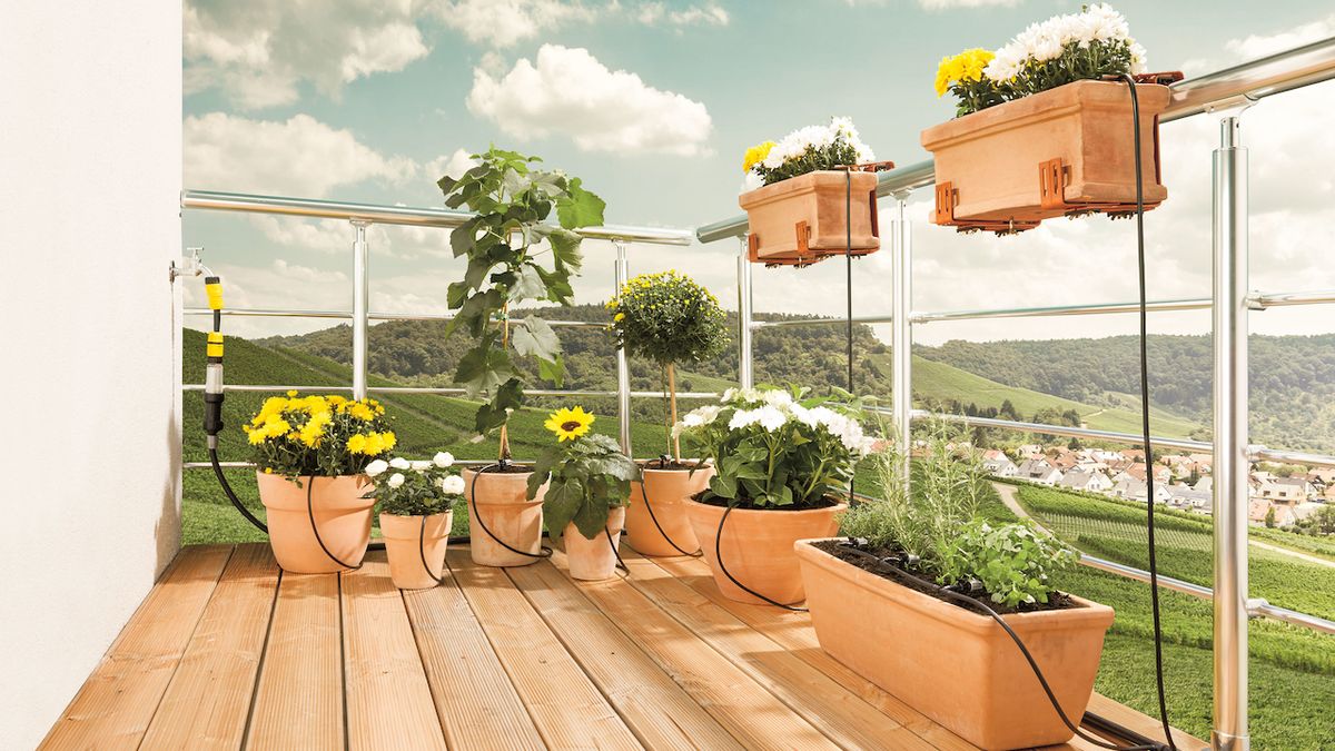 Sada pro zavlažování květináčů a květinových truhlíků pro terasy a balkony je určena pro optimální zavlažování až 15 rostlin. Květináče a květinové truhlíky zavlažujeme systémem hadic a kapénkové závlahy. 