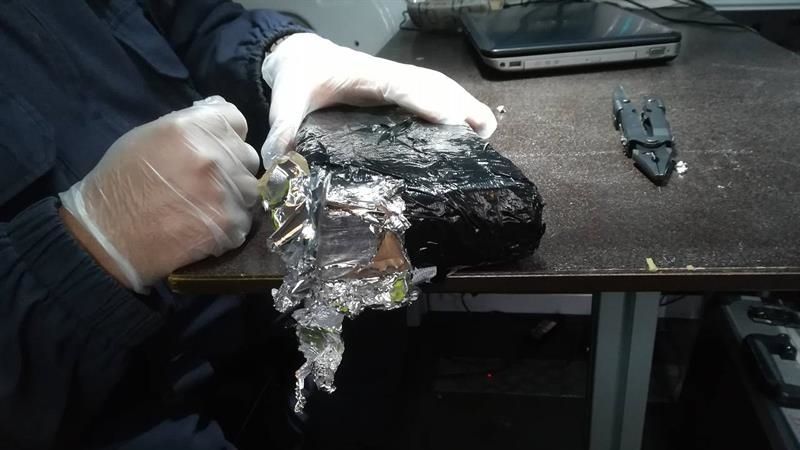 Celníci v Ústí nad Labem našli při kontrole auta přes kilo kokainu.