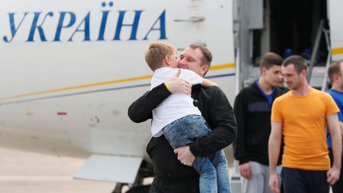 Propuštění Ukrajinci, kteří byli zadržování v Rusku po příletu na Kyjevské letiště