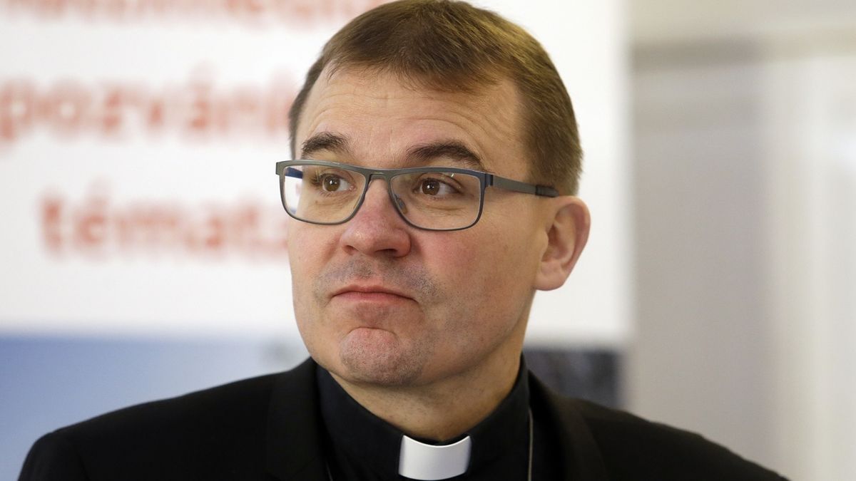 Plzeňský biskup má koronavirus