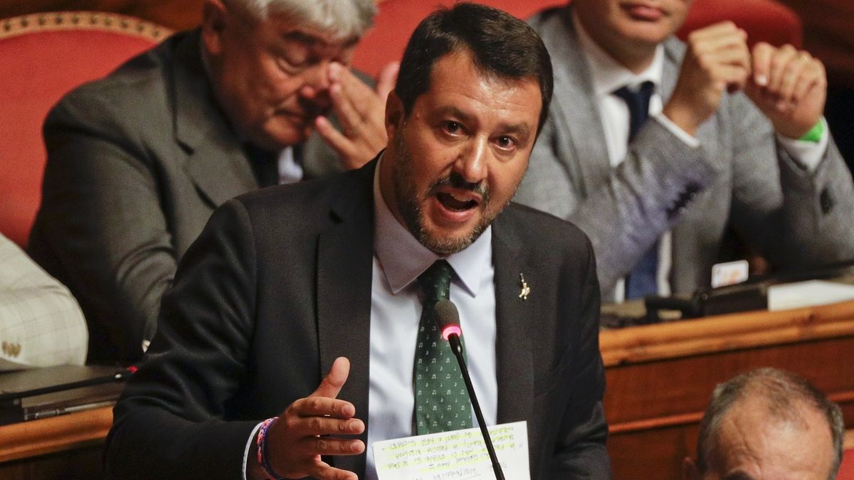 Italský ministr vnitra a šéf Ligy Matteo Salvini v italském senátu.