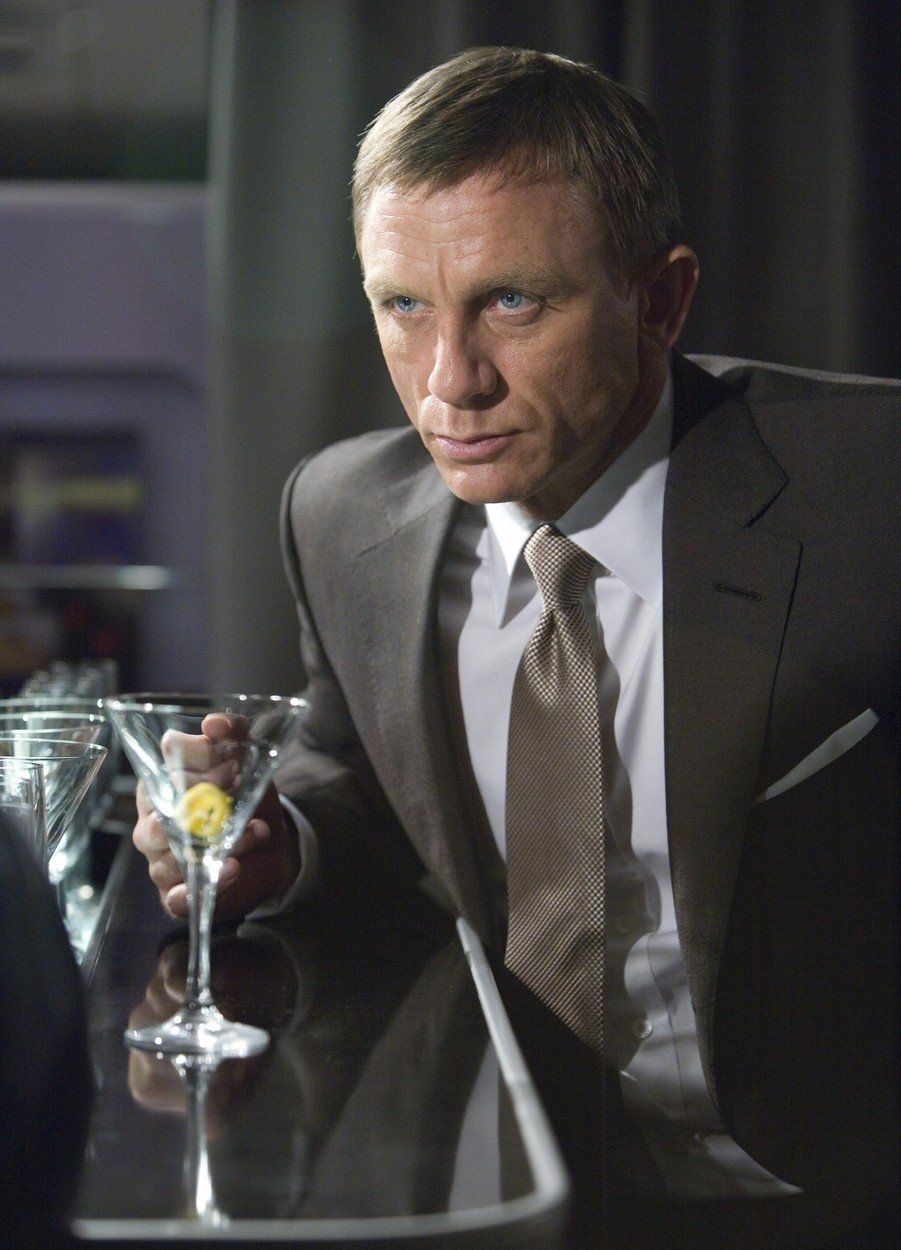 Ve snímku Quantum of Soliace už Bondovi pouhé Martini nestačí.
