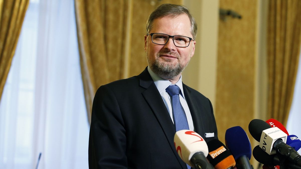 Předseda ODS Petr Fiala hovoří ve středu 21. února 2018 s novináři po jednání s Andrejem Babišem.