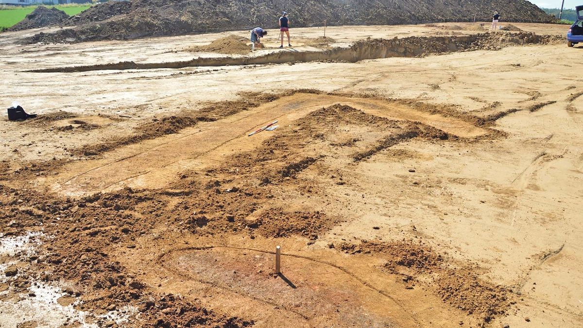 Archeologové objevili zbytky sídliště na okraji Střelic, kde se počítá s novou výstavbou. 