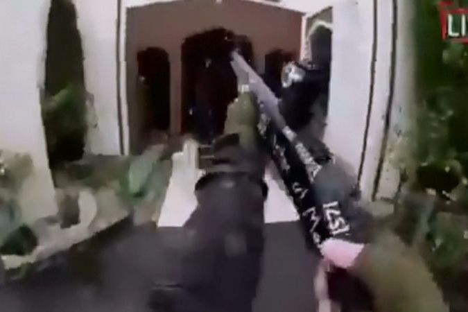 BEZ KOMENTÁŘE: Střelbu v mešitách si natáčel útočník na video 