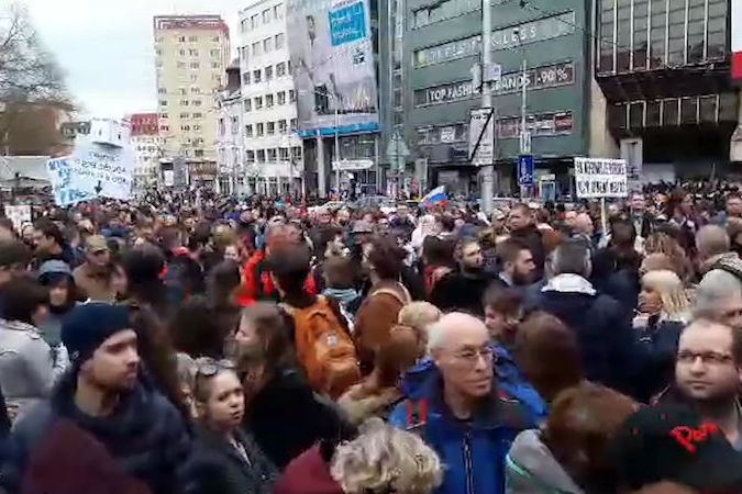 BEZ KOMENTÁŘE: Demonstrace v Bratislavě