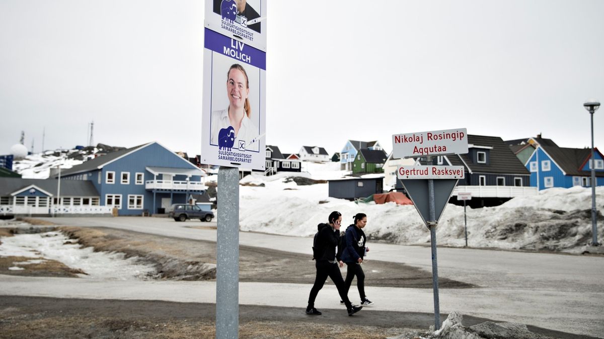 Předvolební plakáty v Grónsku