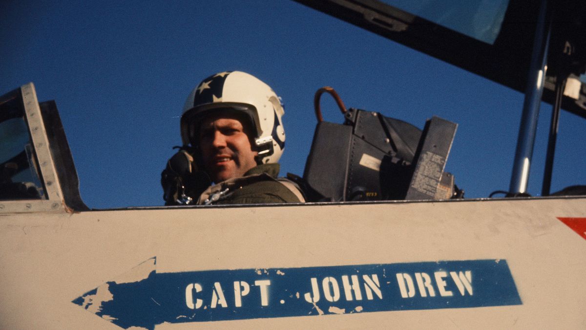 John Drew v kokpitu u A-4 Skyhawku