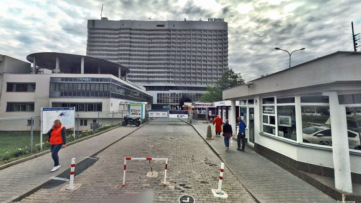 Ve FN Brno přibývá nakažených, provoz sálů se snižuje na polovinu