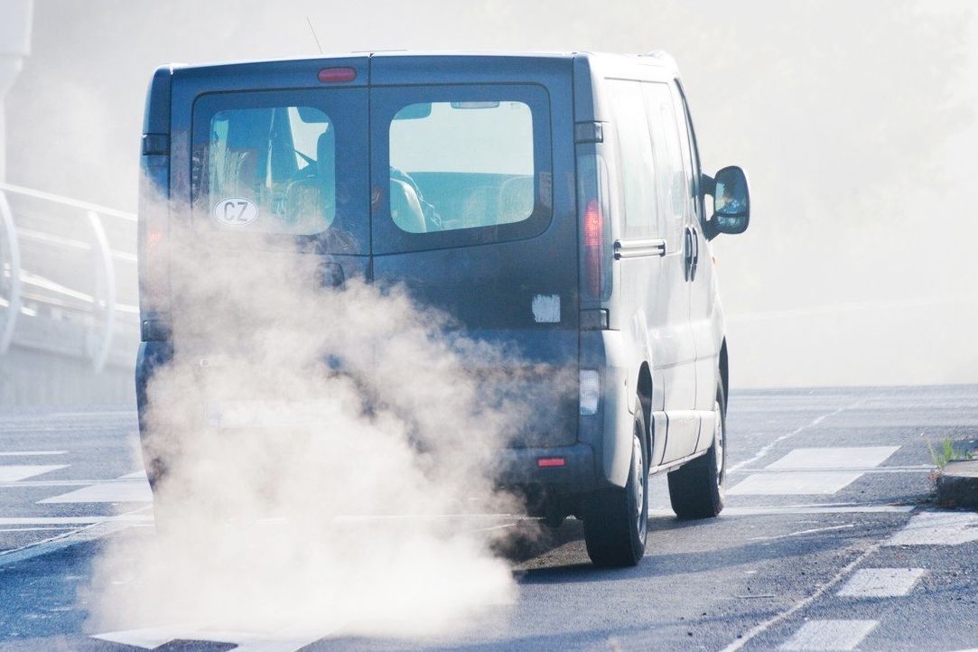 Auta ve špatném technickém stavu, často diesely s nefunkčními filtry pevných částic, působí nejvíce emisních problémů
