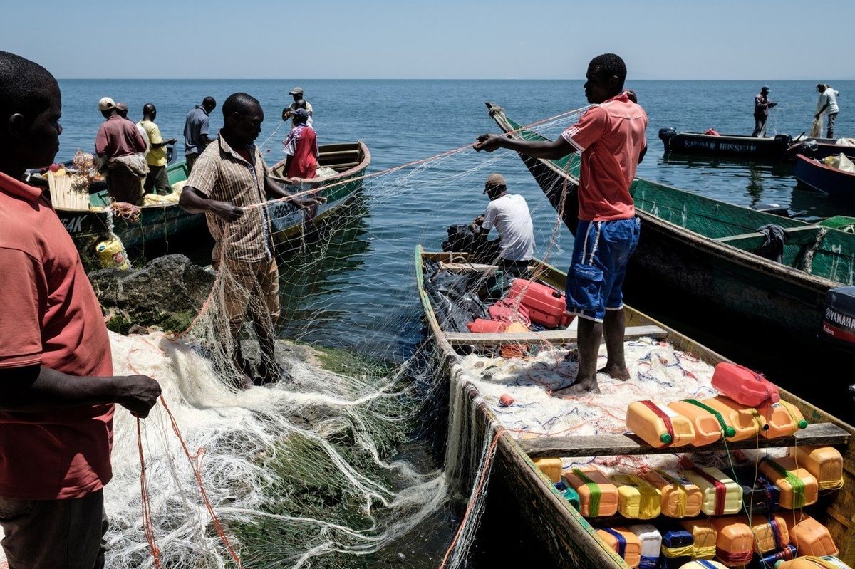 Místní obyvatelé jsou rybáři z Keni i Ugandy. 