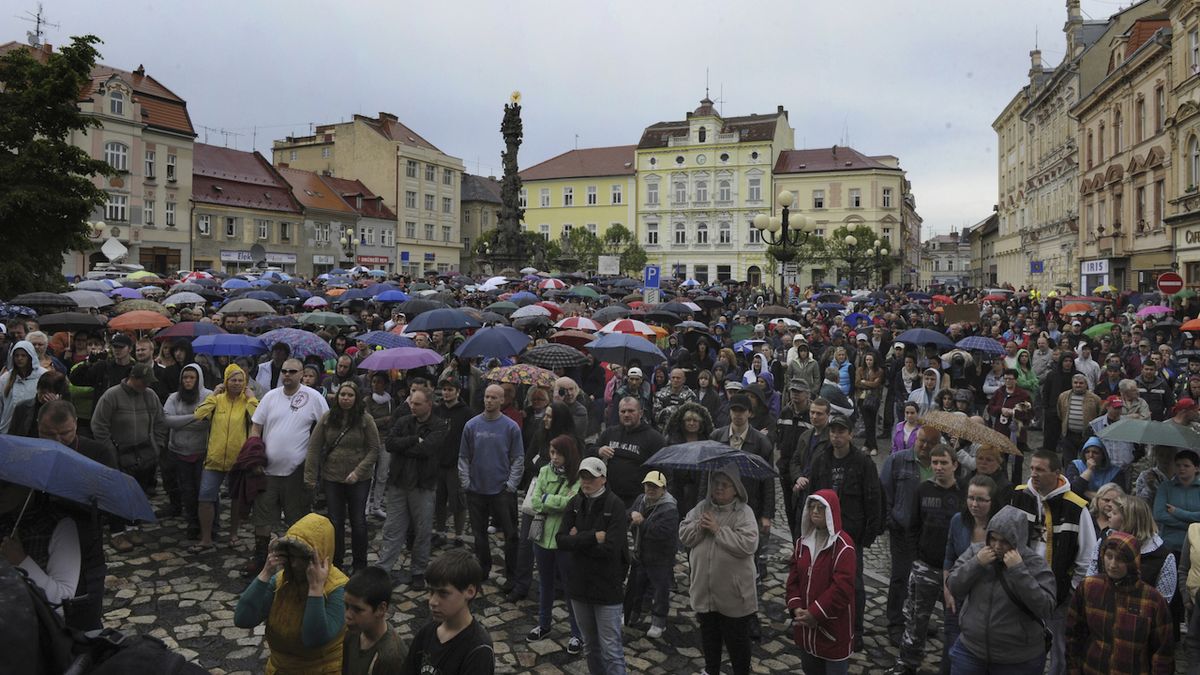Demonstrace v Duchcově, květen 2013