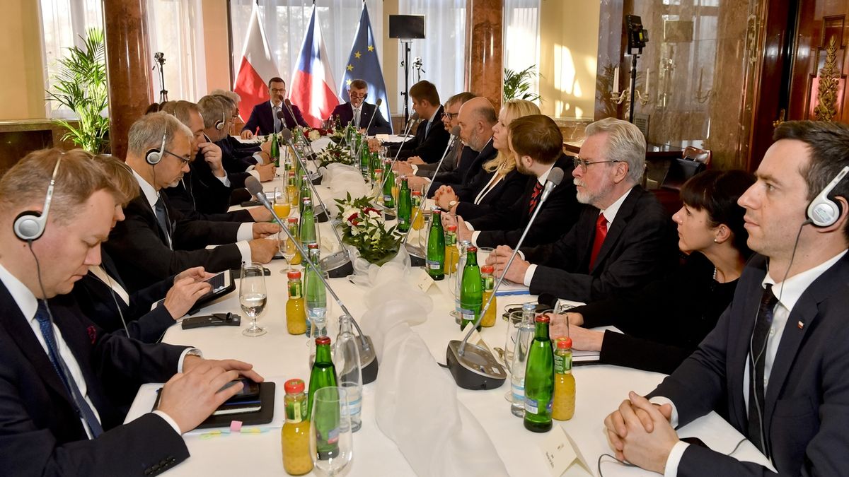 Společné zasedání české a polské vlády v Praze