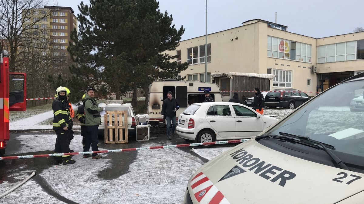 Muž nepřežil požár karavanu v Praze
