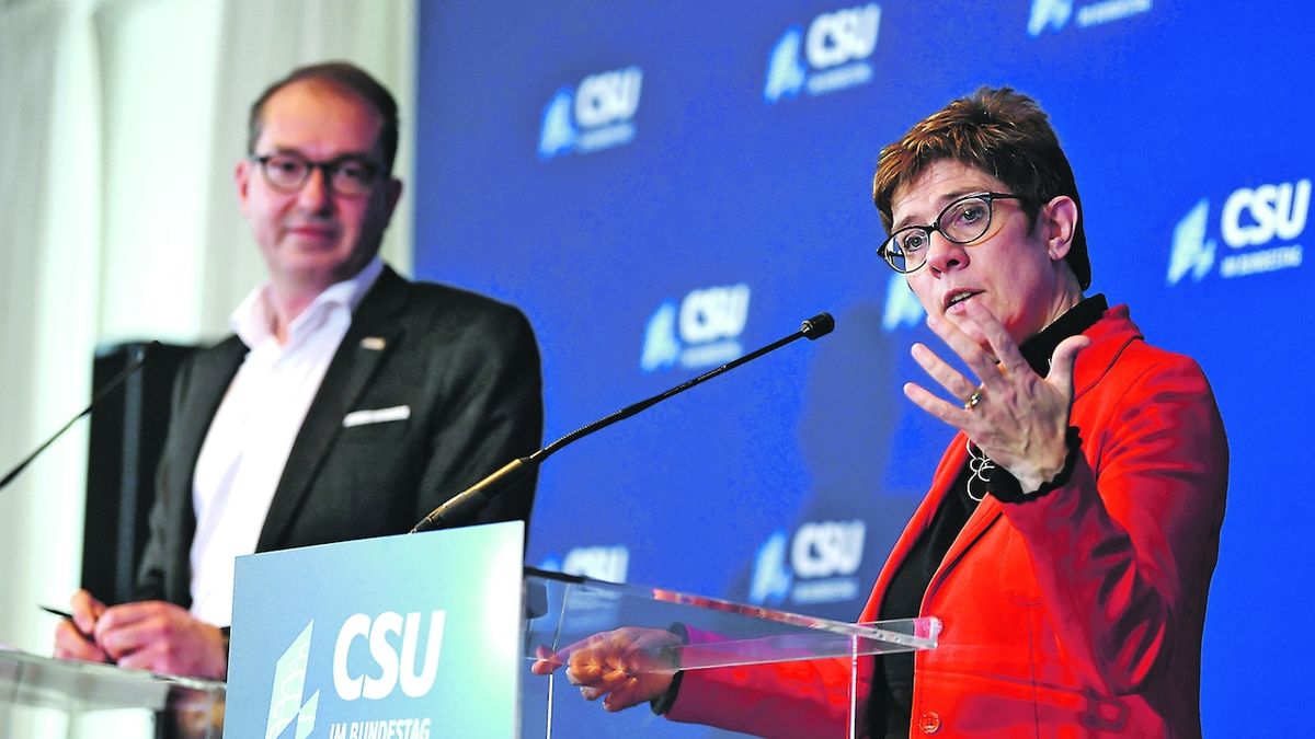 Předsedkyně CDU Annegret Krampová-Karrenbauerová začátkem ledna na sjezdu sesterské Křesťanskosociální unie 