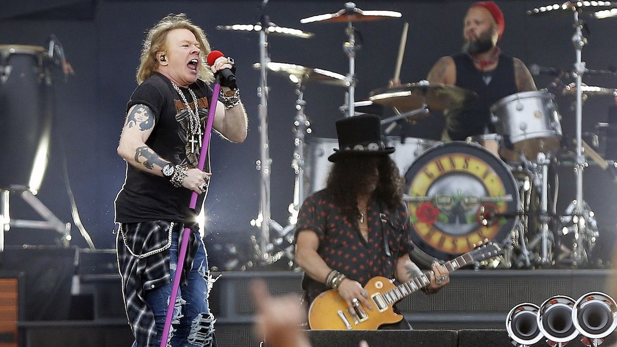 Guns N’Roses při svém loňském červencovém vystoupení v Praze.