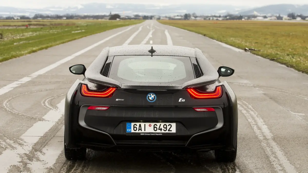 Test Bmw I8 Coupe Jedine Futuristicke Auto Ktere Dnes Lze Koupit Novinky Cz