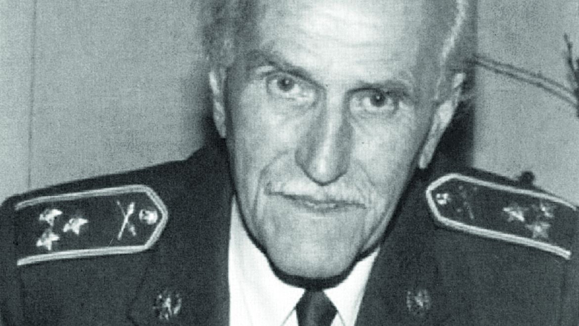 V roce 1990 byl Václav Krupka povýšen na plukovníka.