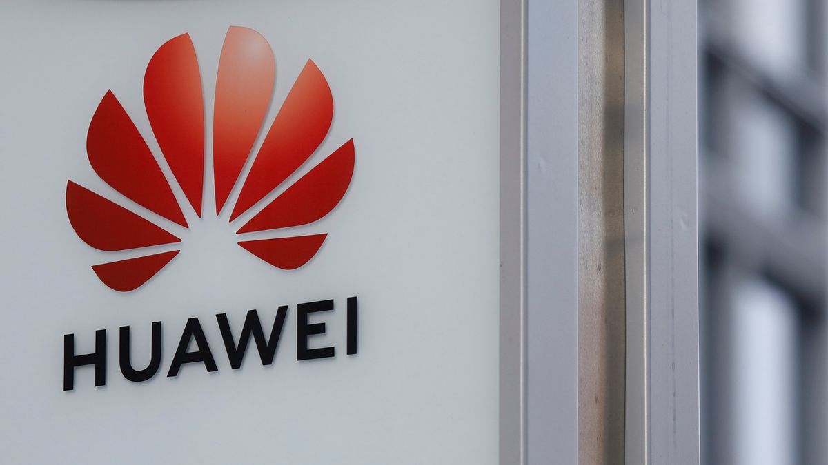 Logo Huawei na sídle pobočky čínské firmy ve Varšavě. Jeden z tamních šéfů byl zatčen a obviněn ze špionáže.