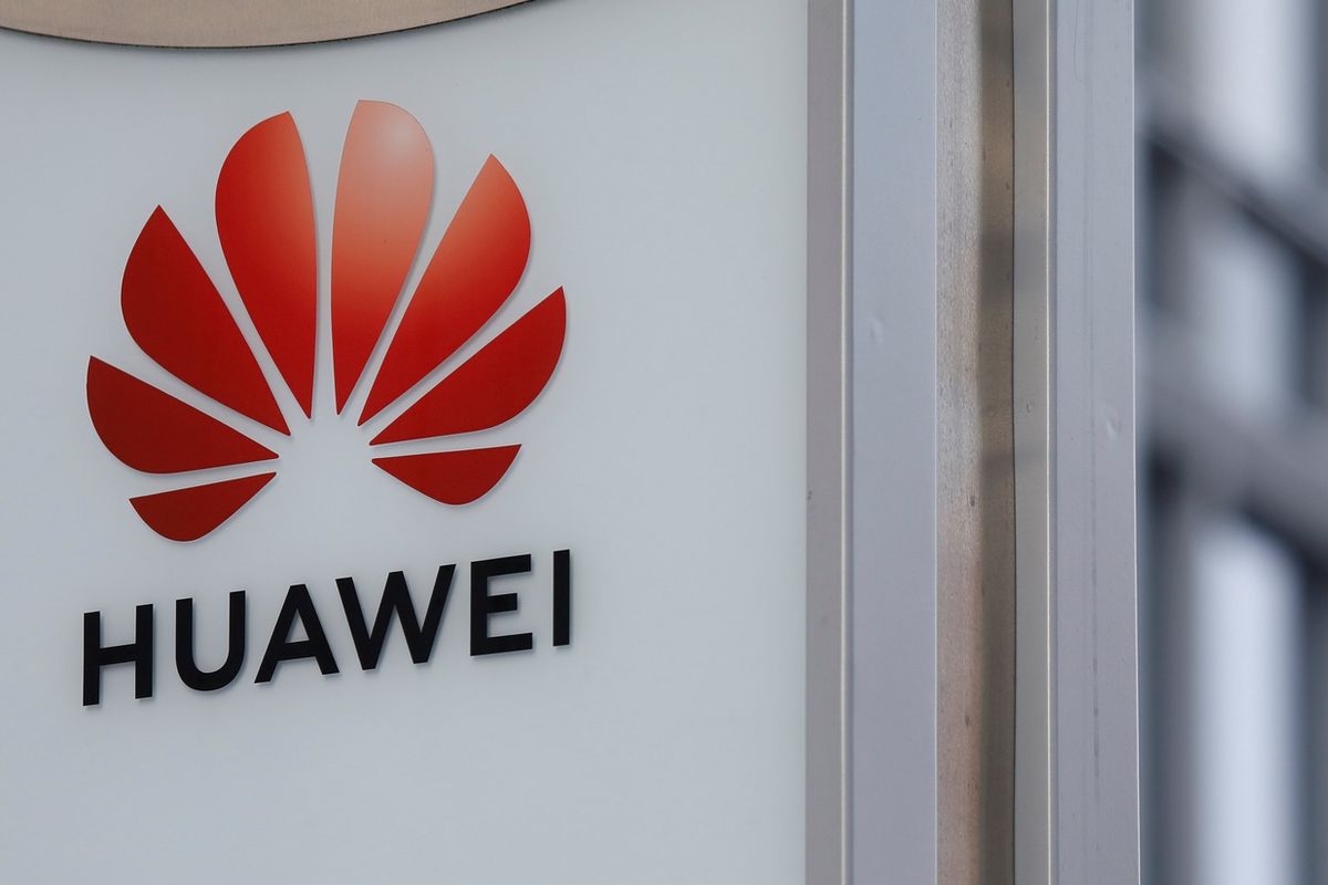 Logo Huawei na sídle pobočky čínské firmy ve Varšavě. Jeden z tamních šéfů byl zatčen a obviněn ze špionáže.
