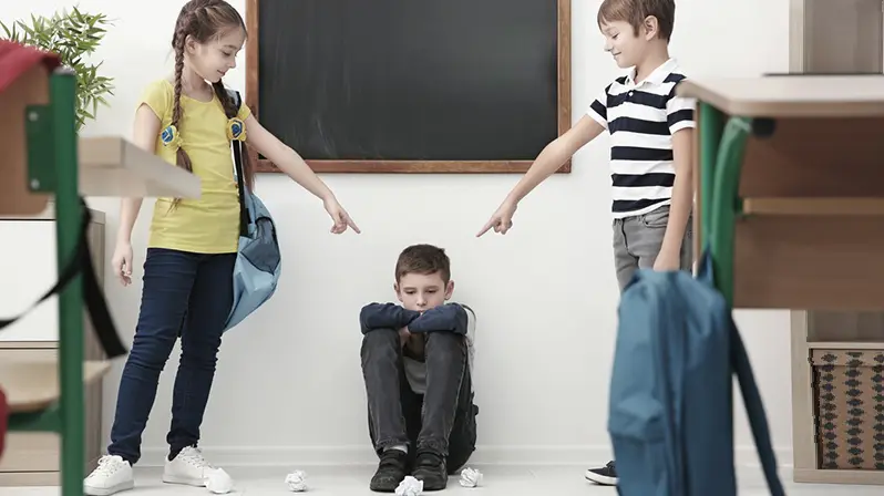 Sikana Mezi Skolaky Prim Hraji Urazky A Ponizovani Rika Analyza