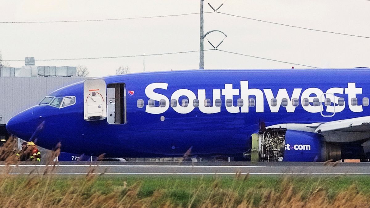 Boeing 737-700 Southwest Airlines přistál i s roztrženým motorem 