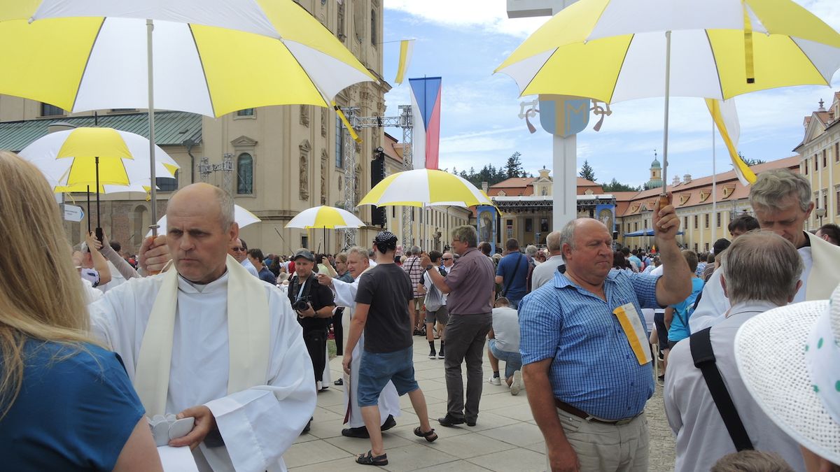 Velehrad čeká nápor 30 tisíc poutníků. Letos ocení zdravotníky, dorazí i Michal Nesvadba
