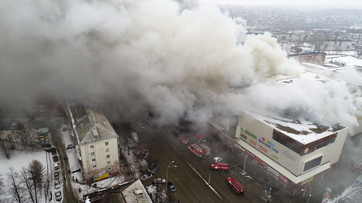Požár obchodního centra v sibiřském městě Kermerovo