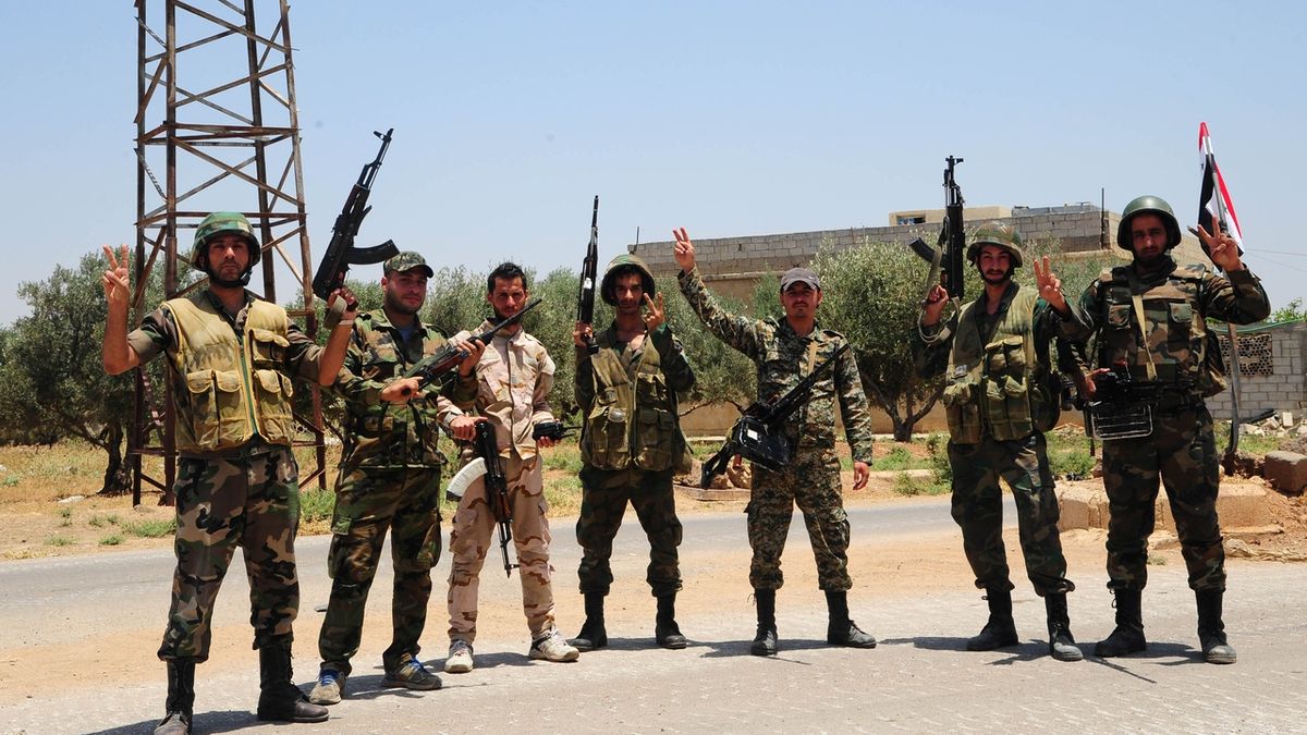 Vojáci syrské armády slaví vítězství v provincii Dará