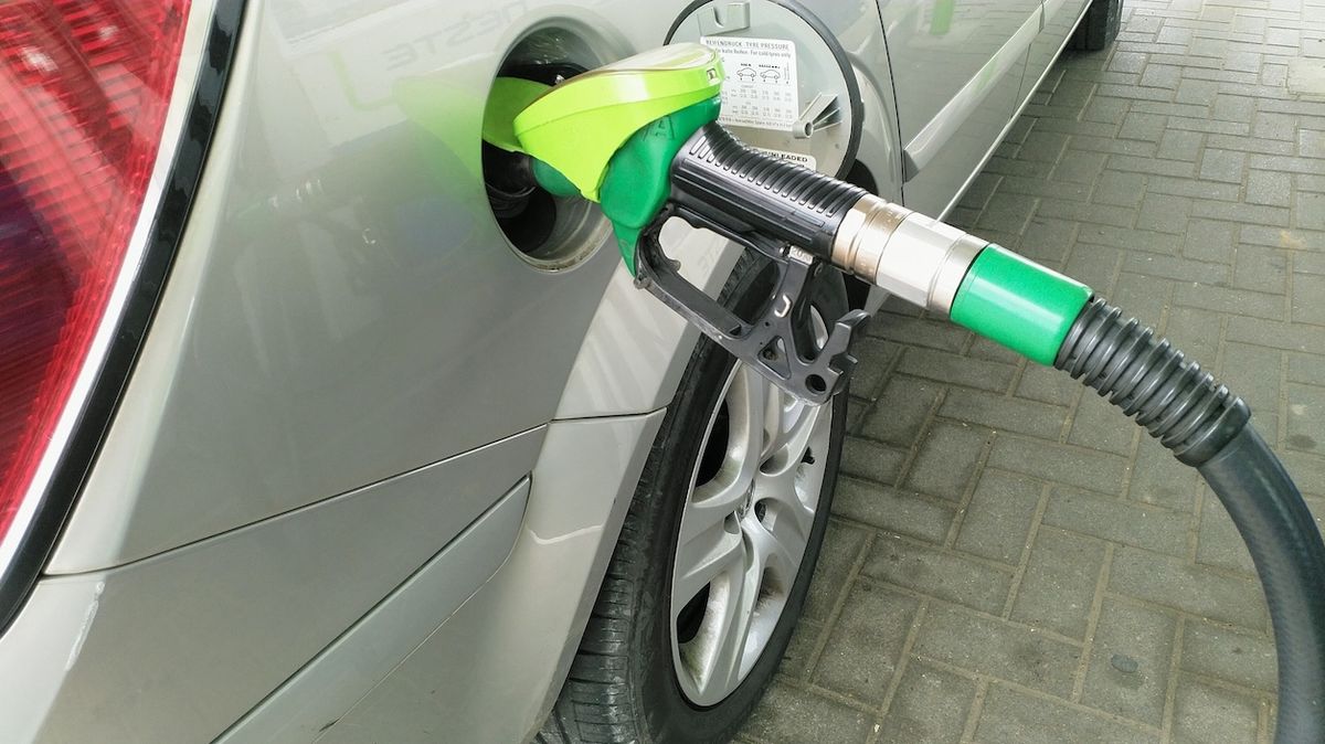 Jen 10 litrů na den, slyší Slováci na benzinkách v Maďarsku