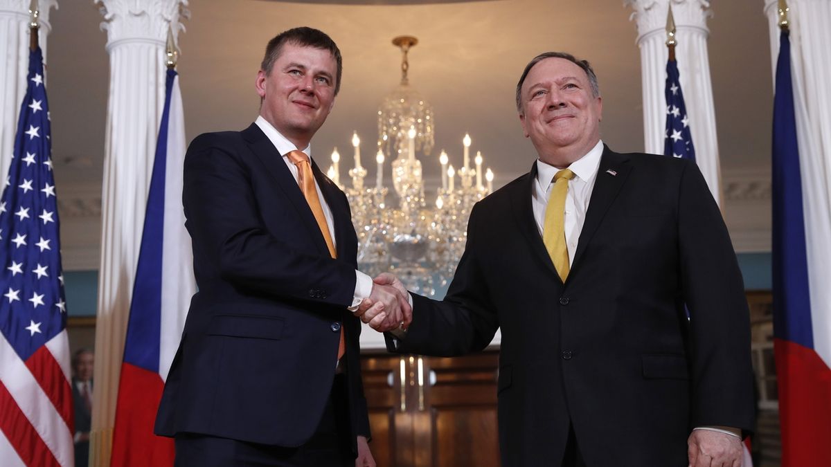 Ministři zahraničí ČR Tomáš Petříček (vlevo) a USA Mike Pompeo