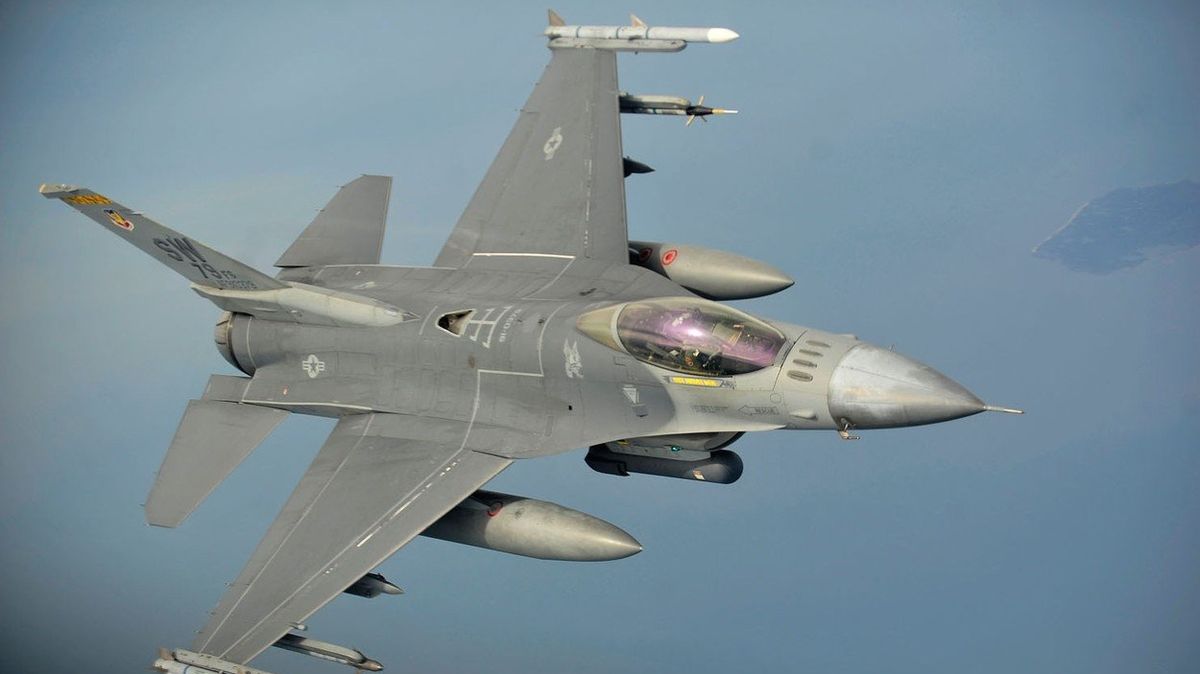 Americká stíhačka F-16. Ilustrační foto