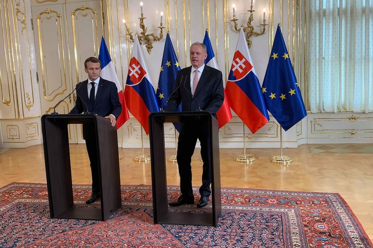 Francouzský prezident Emmanuel Macron a slovenská hlava státu Andrej Kiska na společné tiskové konferenci