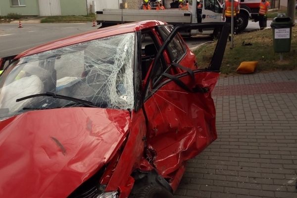 Při nehodě ve Vranovicích zemřel v osobním autě jeho řidič