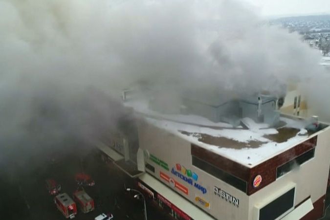 BEZ KOMENTÁŘE: Požár nákupního a zábavního centra v Kemerovu na Sibiři 