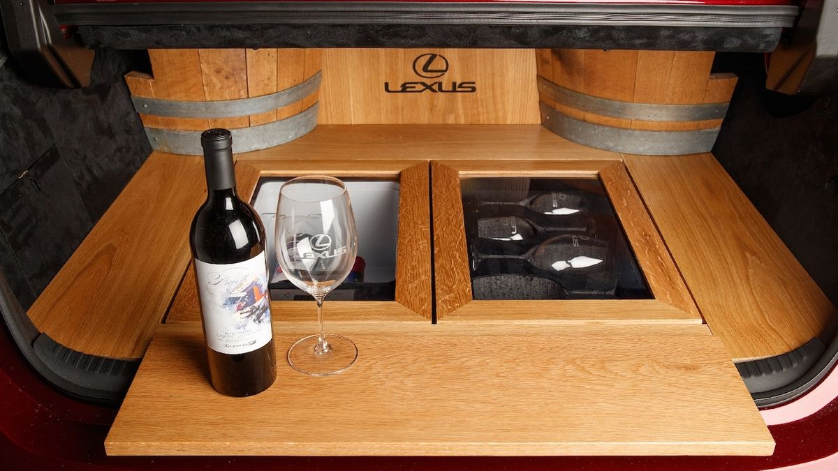 Lexus ES 350 pro milovníky vína bohužel nejspíš vznikl jen pro SEMA Show 2018.