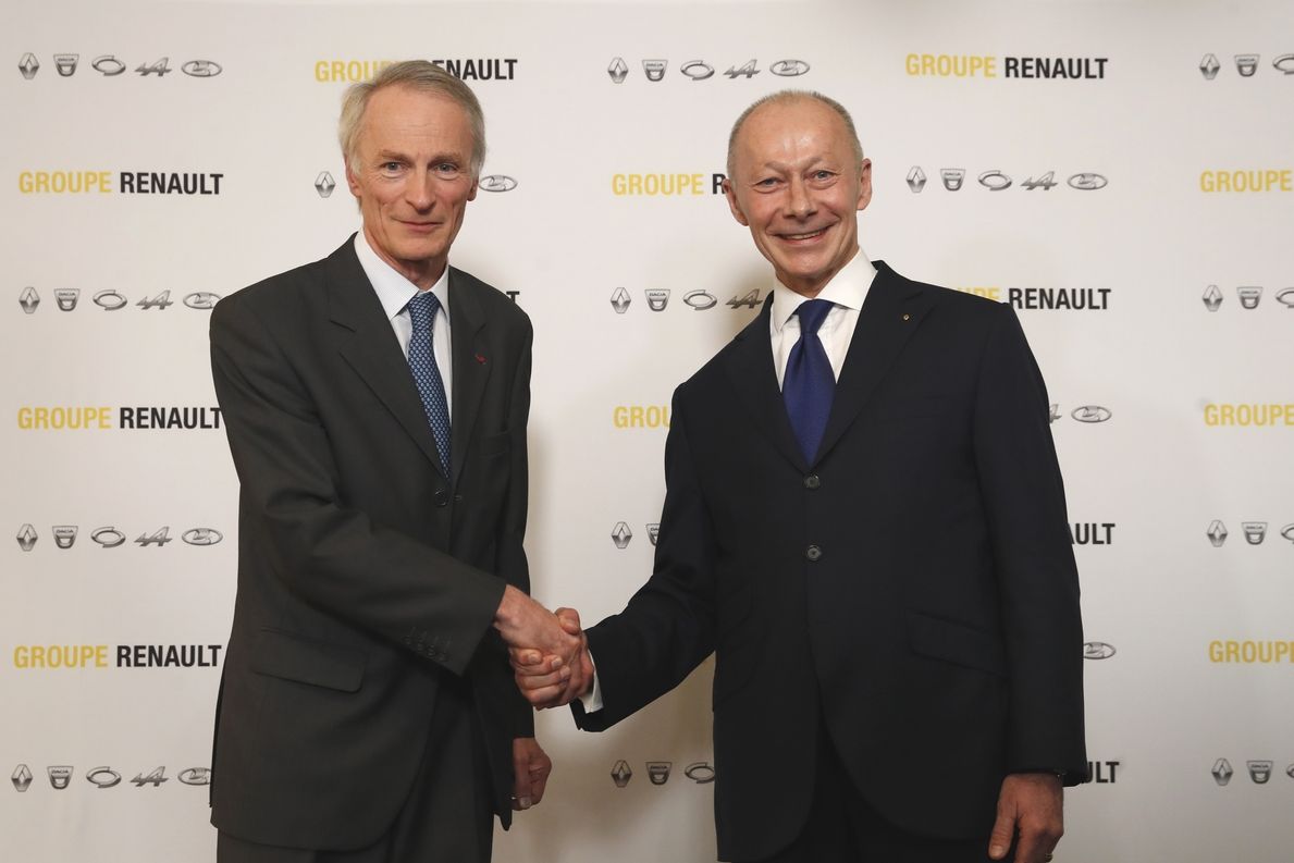 Nový předseda správní rady Renaultu Jean-Dominique Senard (vlevo) a nový generální ředitel automobilky Thierry Bollore