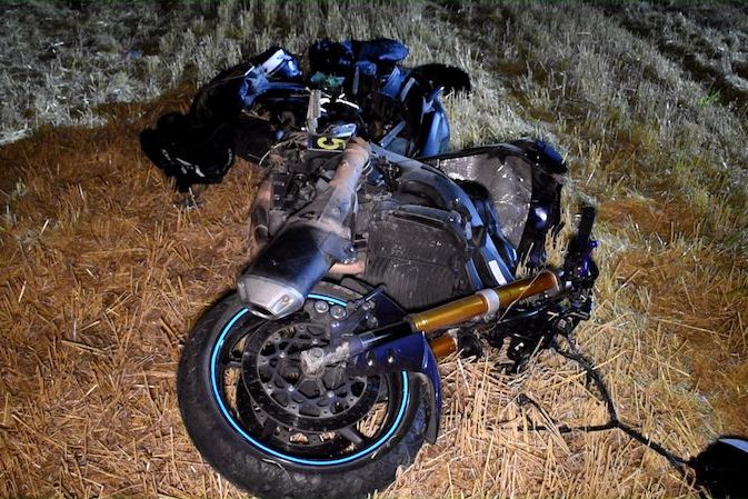 Při nehodě u Modletic se vážně zranil motorkář.
