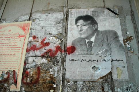 Edward W. Said na graffiti v palestinském Ramalláhu