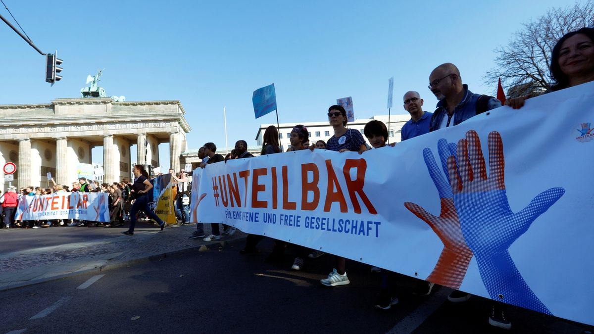 Demonstrace proti rasismu a xenofobii v Berlíně