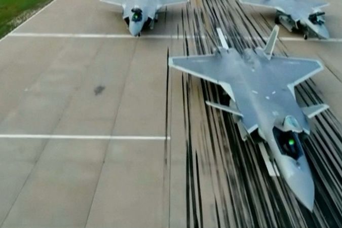 BEZ KOMENTÁŘE: Čína zveřejnila promo video svého letounu J-16