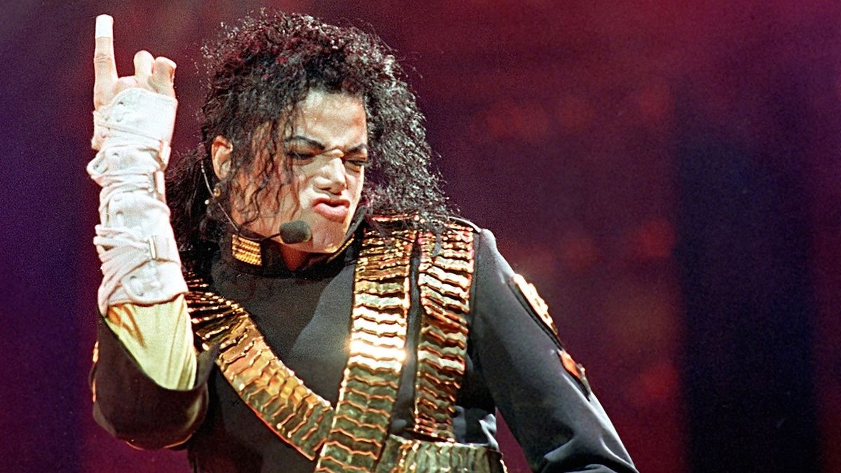 Michael Jackson je stále předmětem různých tahanic.