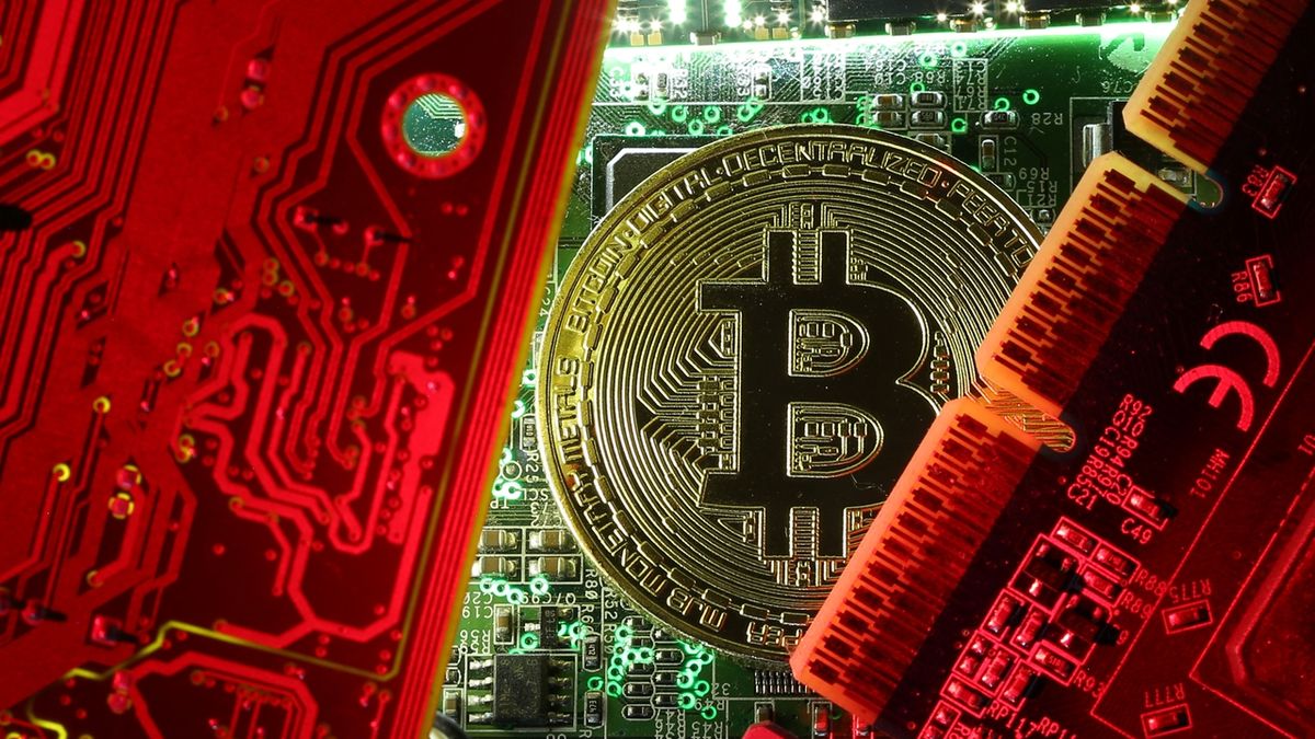 Bitcoin poprvé překonal hranici 29 000 dolarů, za měsíc posílil o 40 procent