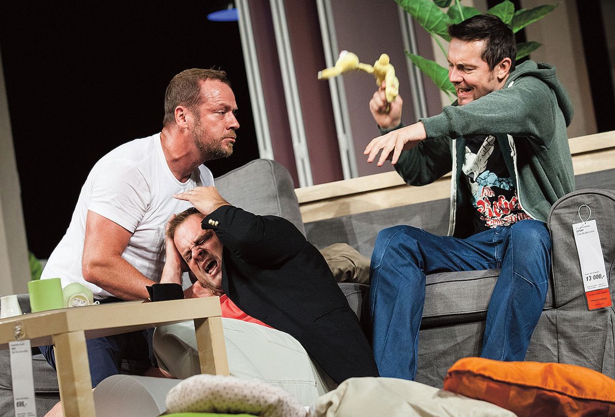 V komedii Patrika Hartla Hovory o štěstí baví diváky ve Studiu DVA spolu s Romanem Štabrňákem a Michalem Slaným (vpravo).