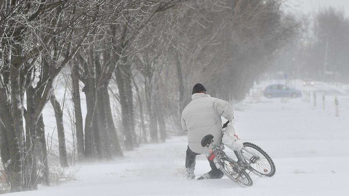 Severovýchodní Maďarsko ochromilo silné sněžení