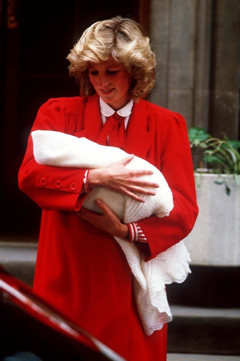Princezna Diana po propuštění z nemocnice St. Mary v Paddingtonu po narození prince Harryho